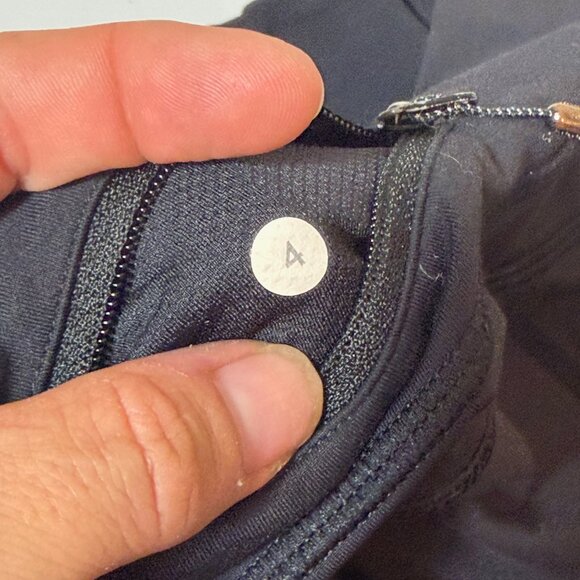 Lululemon Black Cropped Leggings Size 4 Womens Yoga Pilates Activewear - Picture 2 of 6